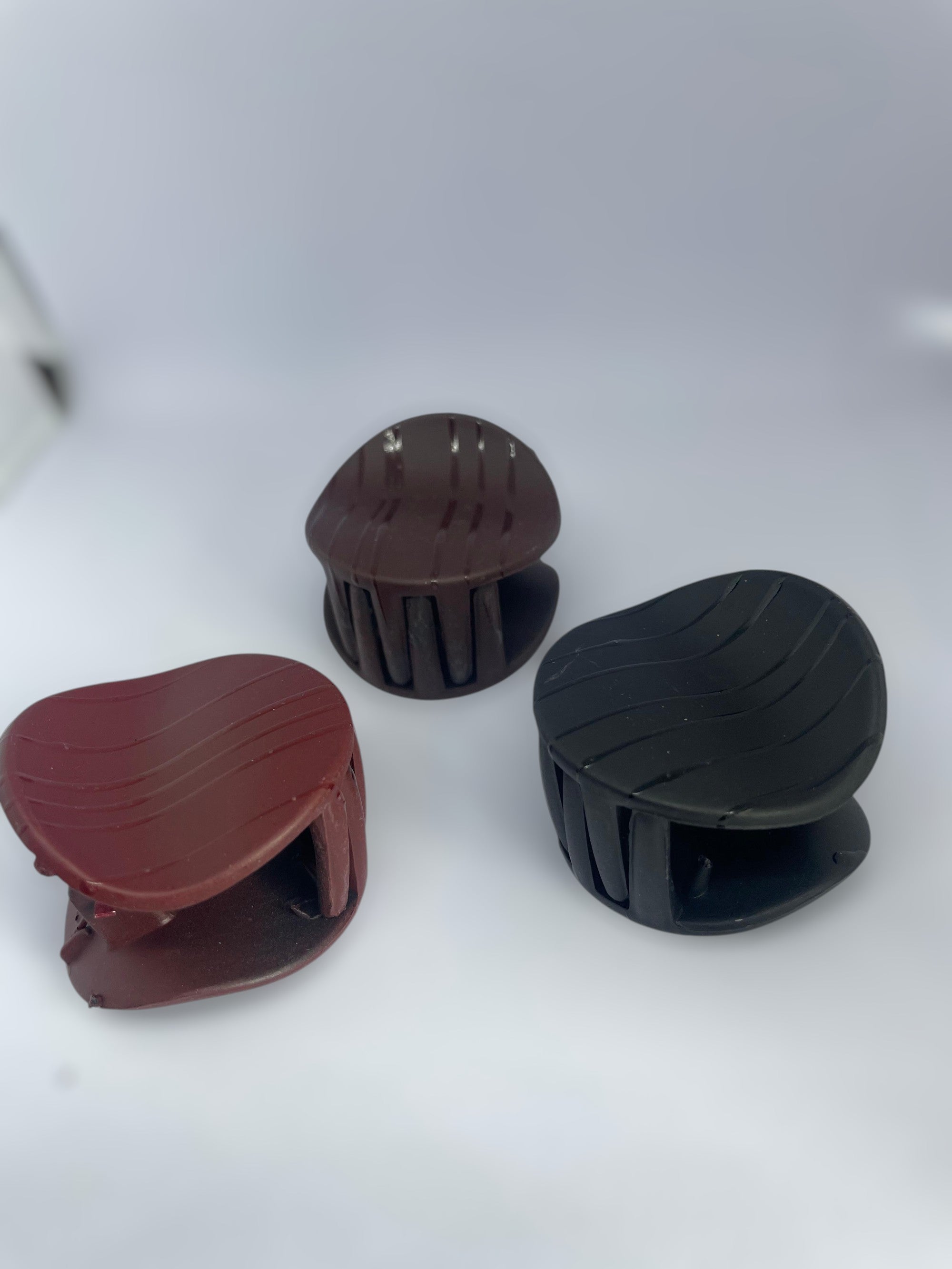 Matte Round Hair Clutcher – Strong Grip for All Hair Types