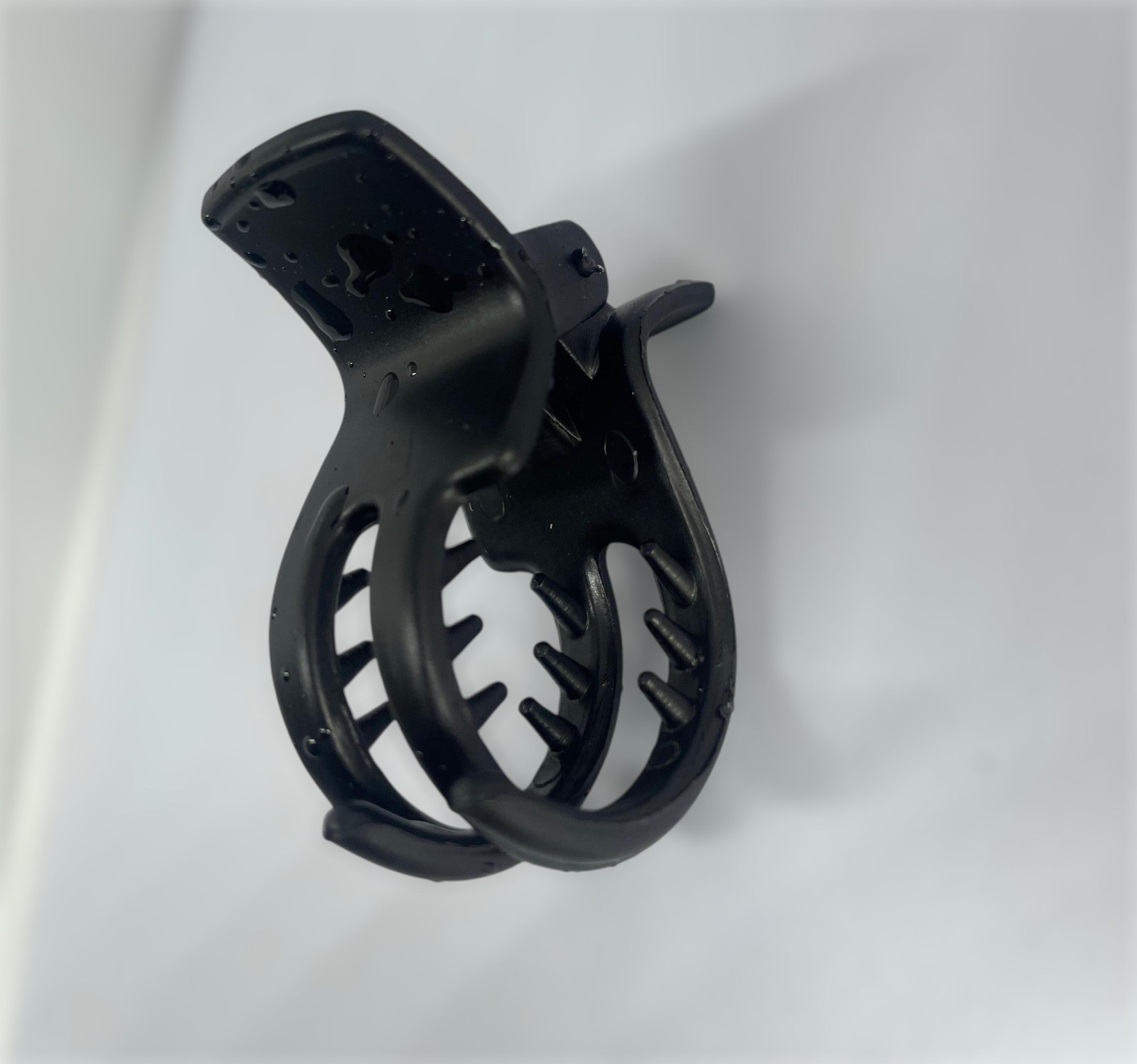 Matte Black Shark Hair Clutcher – Strong Grip